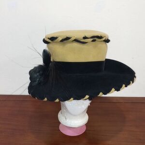 Harriet Rosebud New York Black & Tan Wool Felt Hat Feather Accents Vintage NS